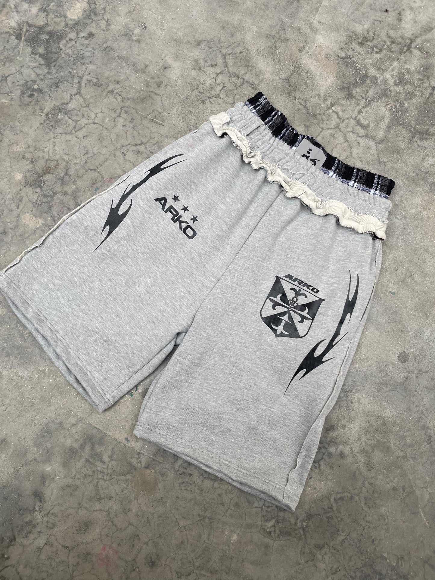 DISTRESSED BOXER SHORTS (GREY)