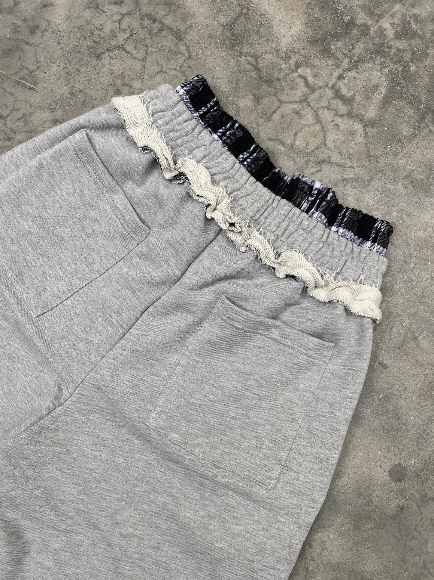 DISTRESSED BOXER SHORTS (GREY)