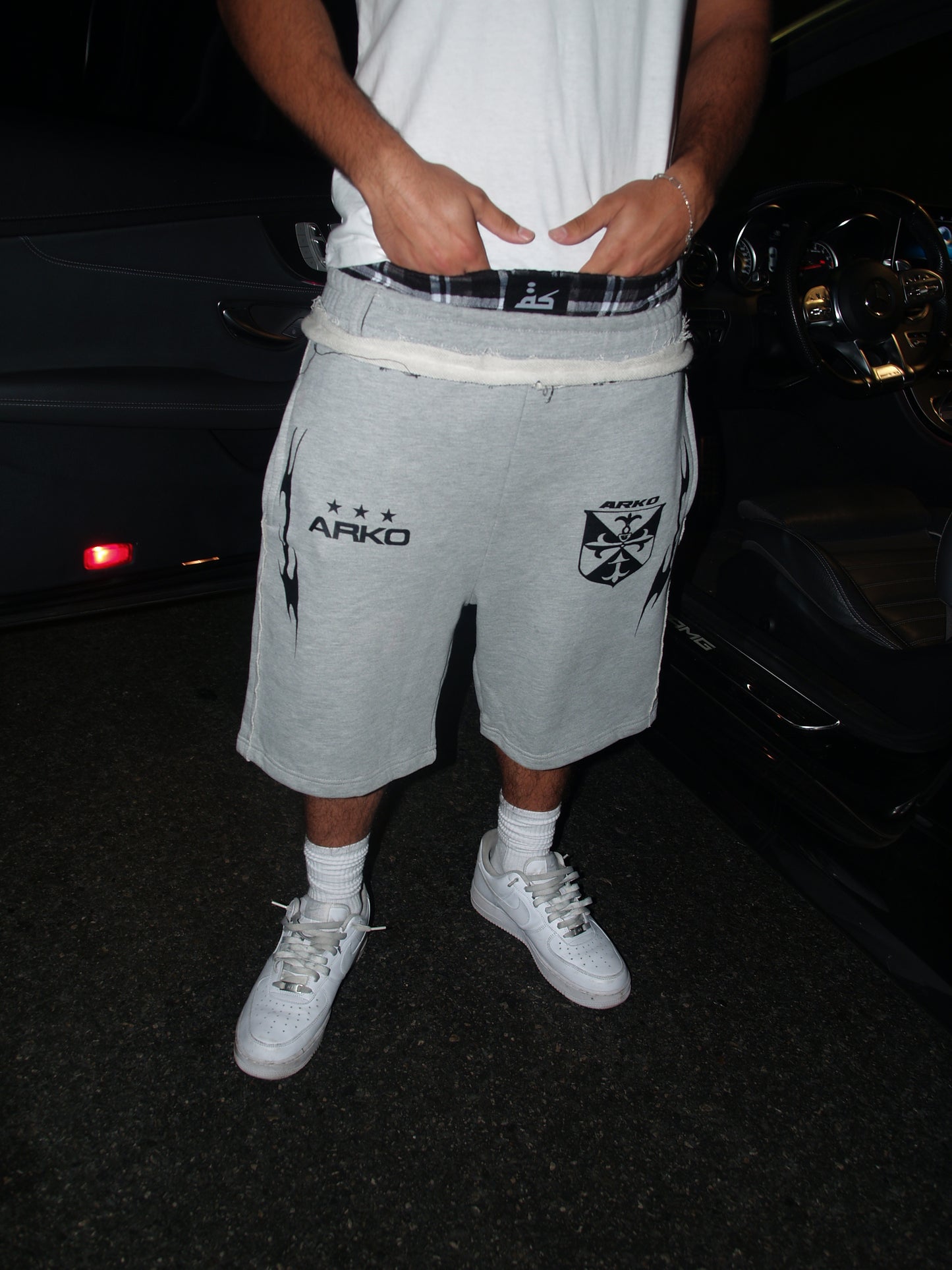 DISTRESSED BOXER SHORTS (GREY)